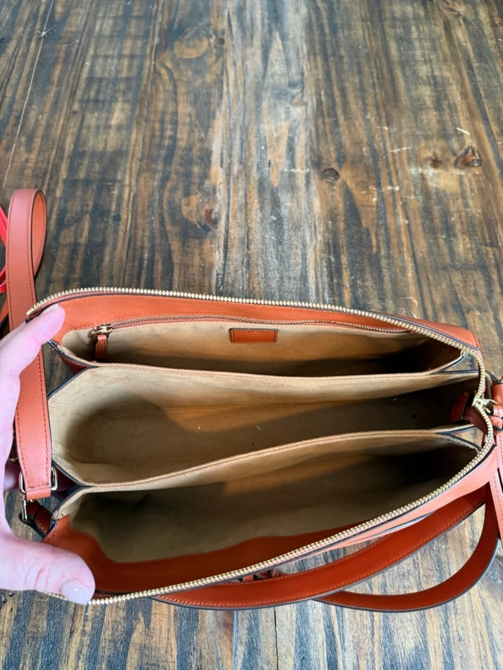 MCM Terracotta Orange Leather Shoulder Bag with Embossed Logo - Picture 4 of 5
